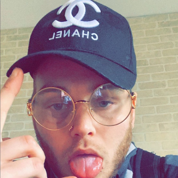 Meet your Posher, Lukas - Picture 1 of 1